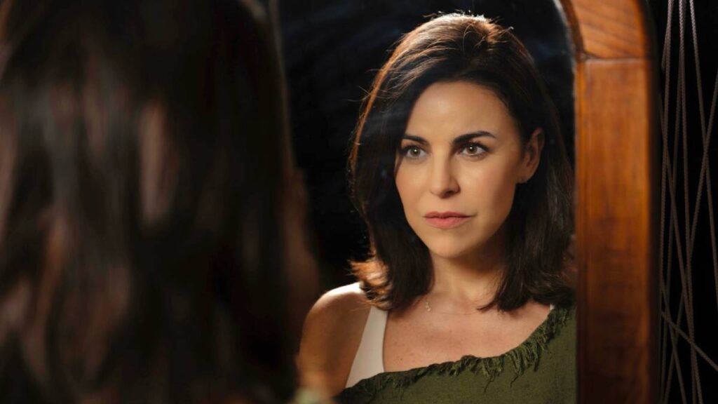 ALEJANDRA AMBROSI REGRESA CON LA OBRA  HILOS