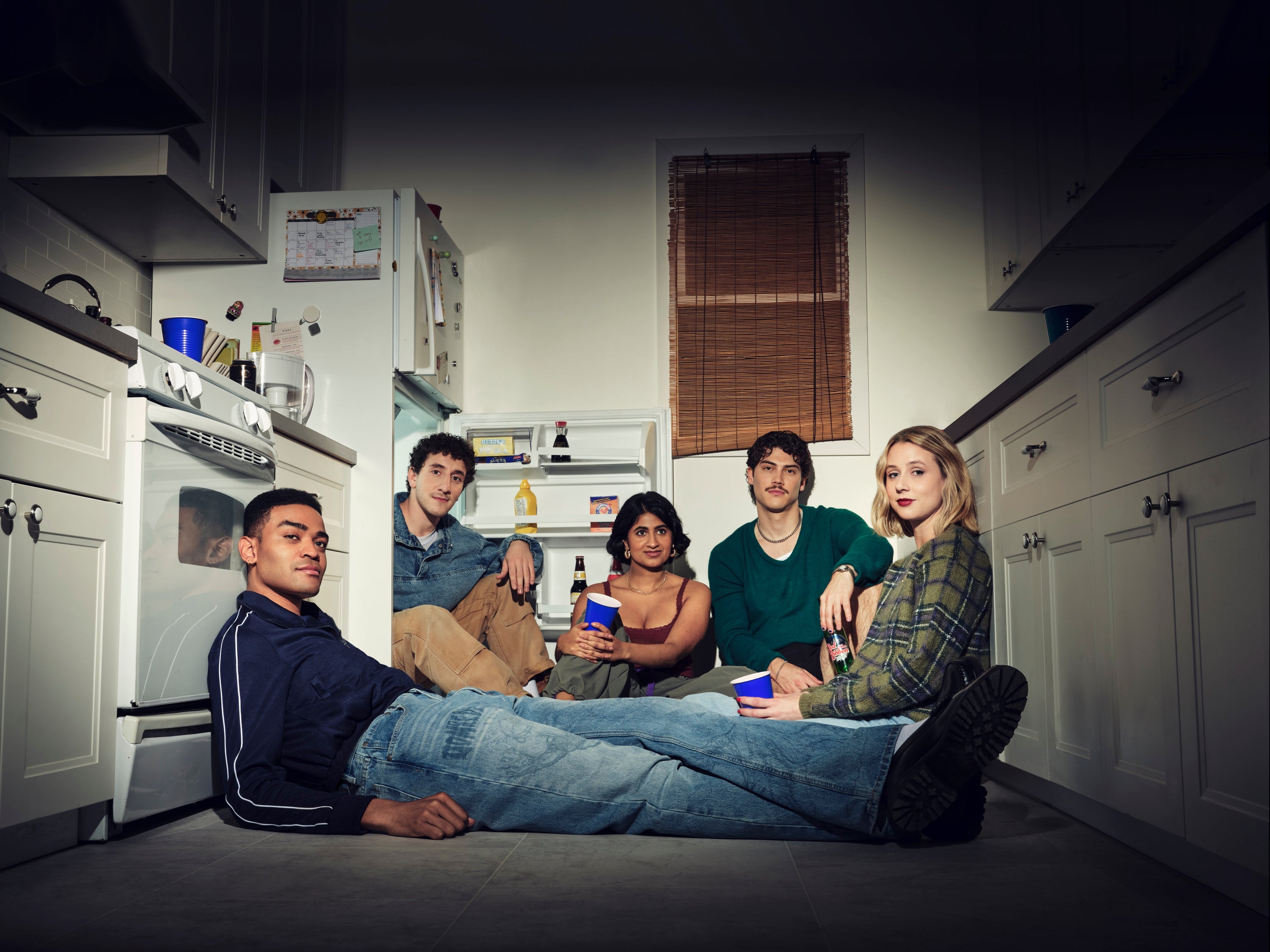 DISNEY+ PRESENTA EL TRÁILER DE ADULTOS, LA NUEVA SERIE DE COMEDIA ORIGINAL DE FX
