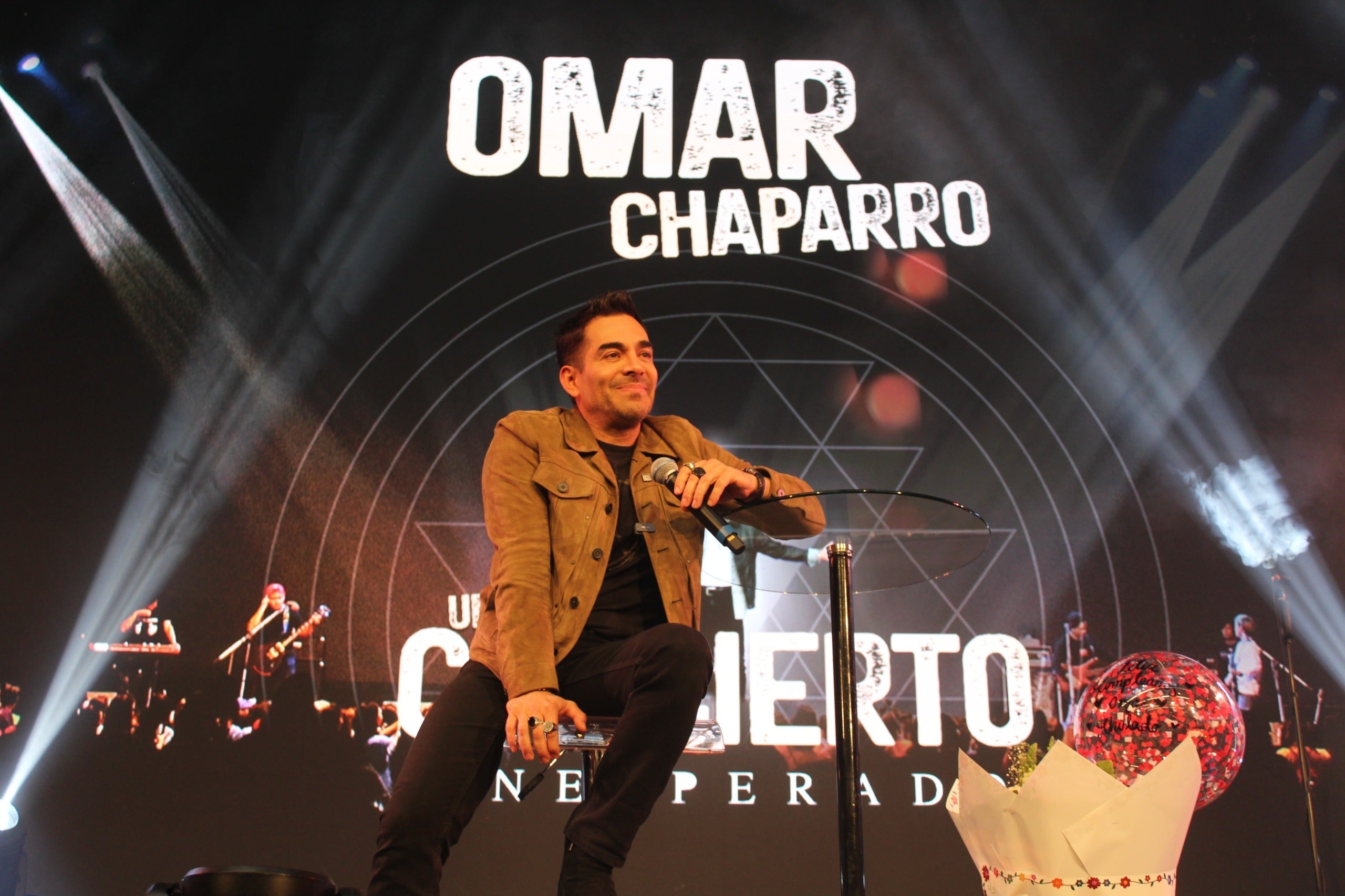 Omar Chaparro estrena su sencillo “El menos indicado” y celebra su cumpleaños con un “Concierto Inesperado”