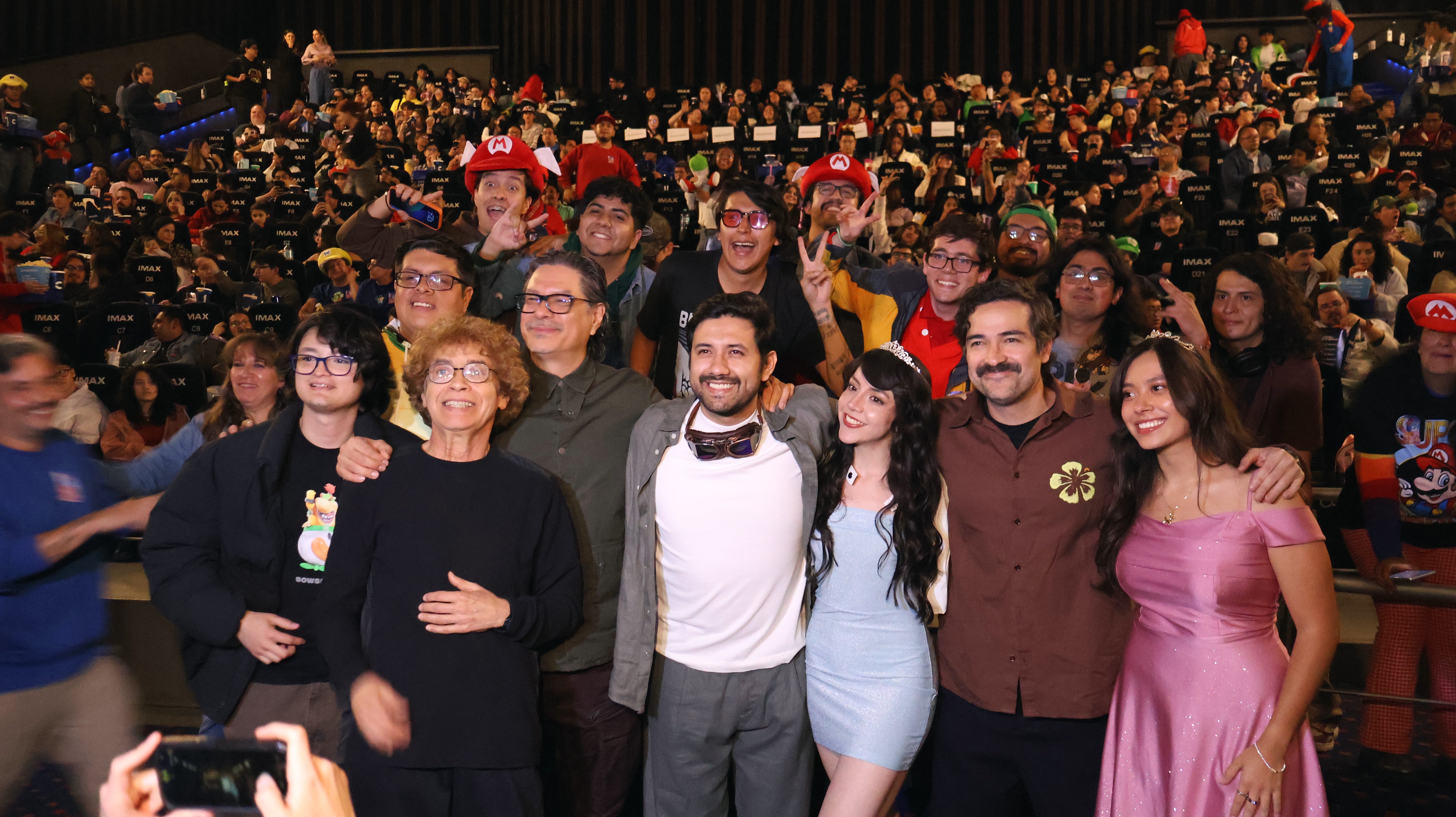 EL TALENTO DE DOBLAJE DE SUPER MARIO GALAXY: LA PELÍCULA PRESENTES EN LA PREMIER EN MÉXICO
