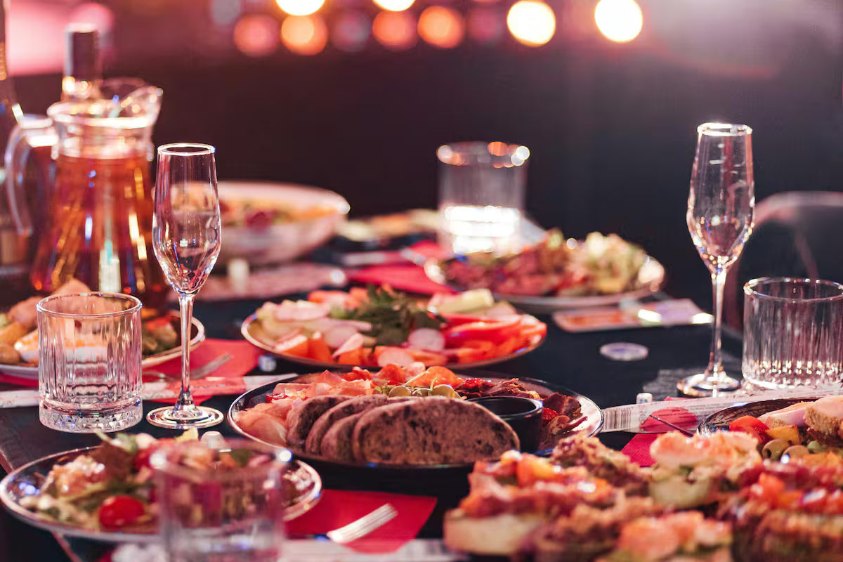 Diciembre sin culpas y enero sin dietas extremas: el método de bienestar sostenible que propone el nutriólogo Jhons Sosa