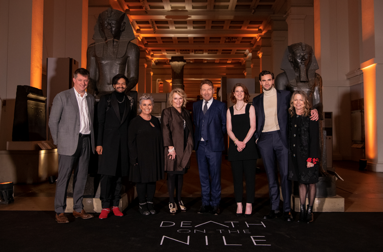 EL ELENCO DE MUERTE EN EL NILO SE REUNEN PARA CELEBRAR EL ESTRENO DE LA PELÍCULA